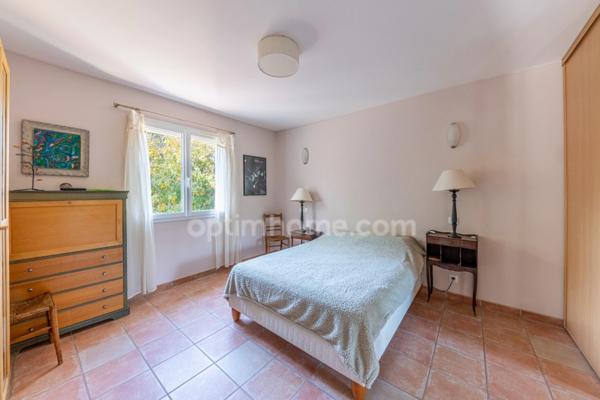 A vendre Propriété arborée et clôturée (04) avec 2 maisons individuelles