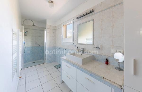 A vendre Propriété arborée et clôturée (04) avec 2 maisons individuelles