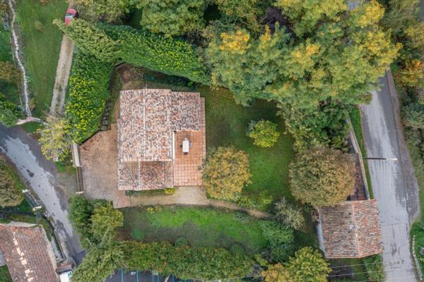 A vendre Propriété arborée et clôturée (04) avec 2 maisons individuelles