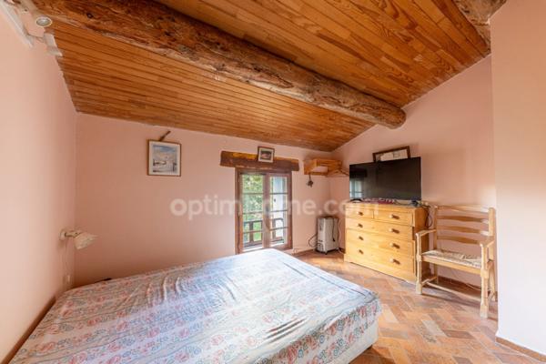 A vendre Propriété arborée et clôturée (04) avec 2 maisons individuelles