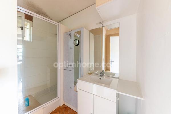 A vendre Propriété arborée et clôturée (04) avec 2 maisons individuelles