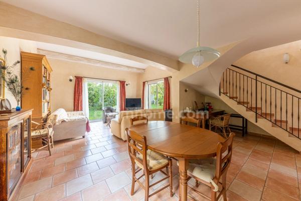 A vendre Propriété arborée et clôturée (04) avec 2 maisons individuelles