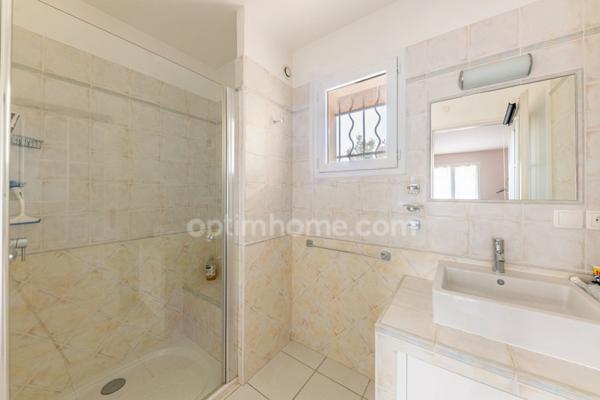 A vendre Propriété arborée et clôturée (04) avec 2 maisons individuelles