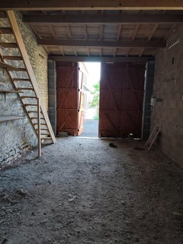 Maison à vendre 7 pièces HIERSAC (16)