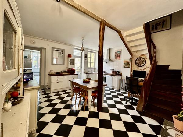 Maison de 6 chambres, salon, cuisine, coeur de ville de Civray