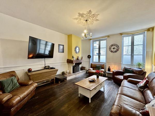 Maison de 6 chambres, salon, cuisine, coeur de ville de Civray