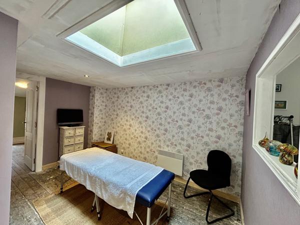 Maison de 6 chambres, salon, cuisine, coeur de ville de Civray