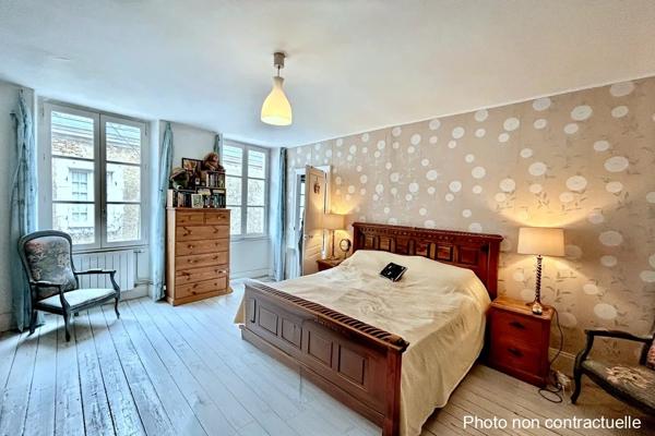 Maison de 6 chambres, salon, cuisine, coeur de ville de Civray