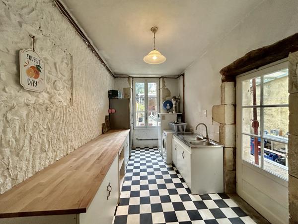 Maison de 6 chambres, salon, cuisine, coeur de ville de Civray