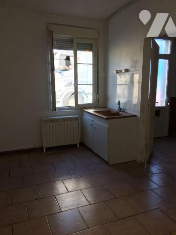 Maison de ville, en pierre de tuffeau, proche du Château
surface 84m²
rdc : cuisine, séjour, ...