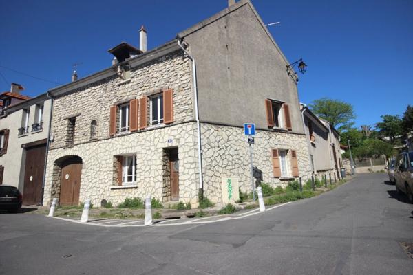 Corps de ferme de 250 m² situé au centre ville Herblay Sur Seine