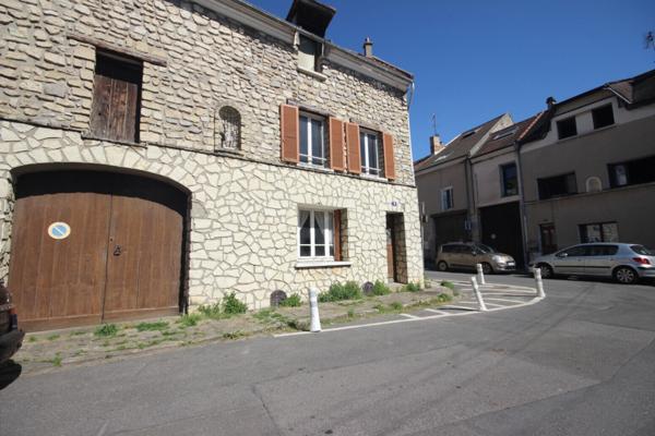 Corps de ferme de 250 m² situé au centre ville Herblay Sur Seine