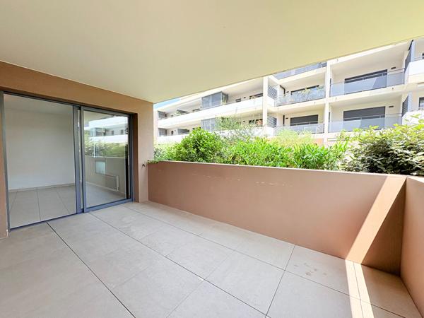 TOP QUARTIER: Deux pièces avec terrasse et garage