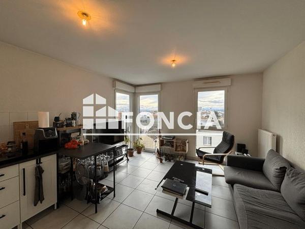 Location Appartement 2 pièces 40.27 m² - 69 RUE PIERRE DELORE Lyon 69008