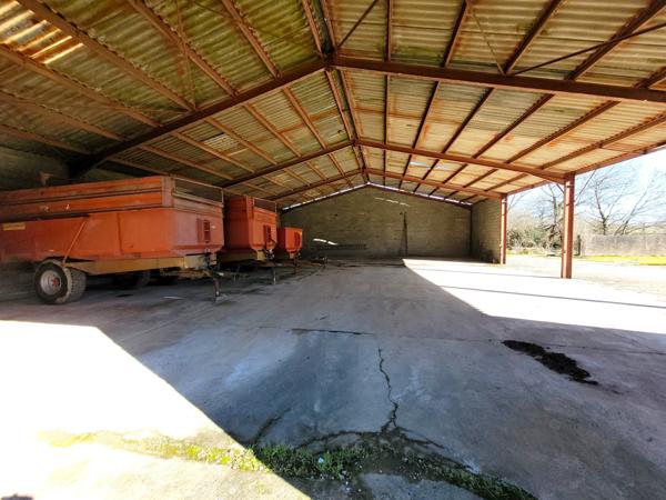 Morlaàs (64160) Ancienne ferme / Hangar / Terres agricoles - commune Ouillon