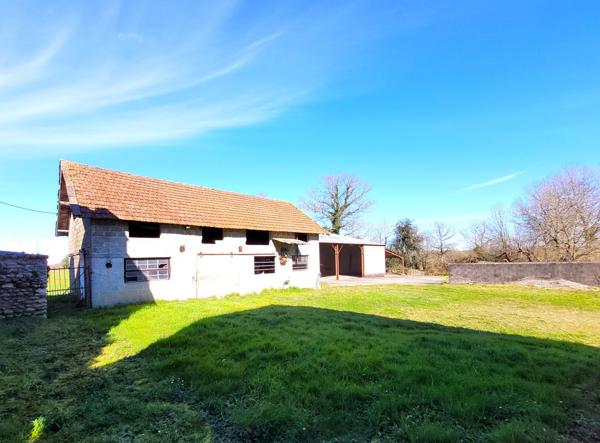 Morlaàs (64160) Ancienne ferme / Hangar / Terres agricoles - commune Ouillon