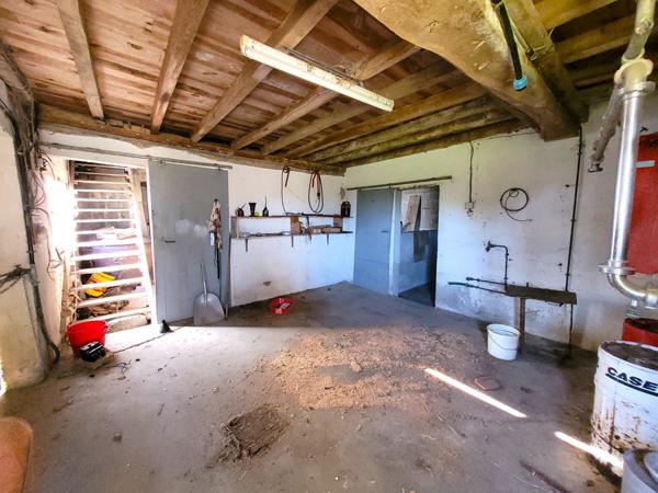 Morlaàs (64160) Ancienne ferme / Hangar / Terres agricoles - commune Ouillon