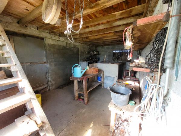 Morlaàs (64160) Ancienne ferme / Hangar / Terres agricoles - commune Ouillon