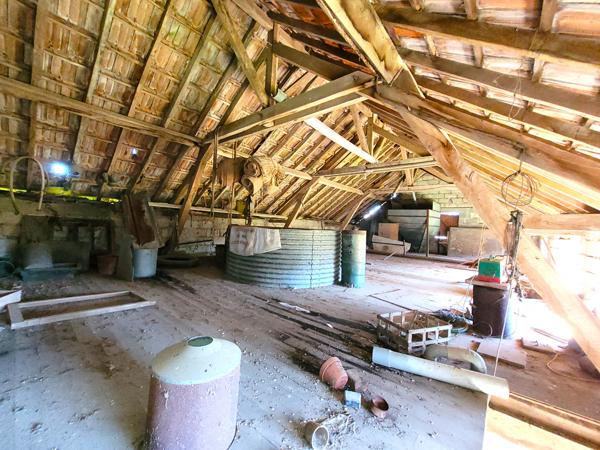 Morlaàs (64160) Ancienne ferme / Hangar / Terres agricoles - commune Ouillon