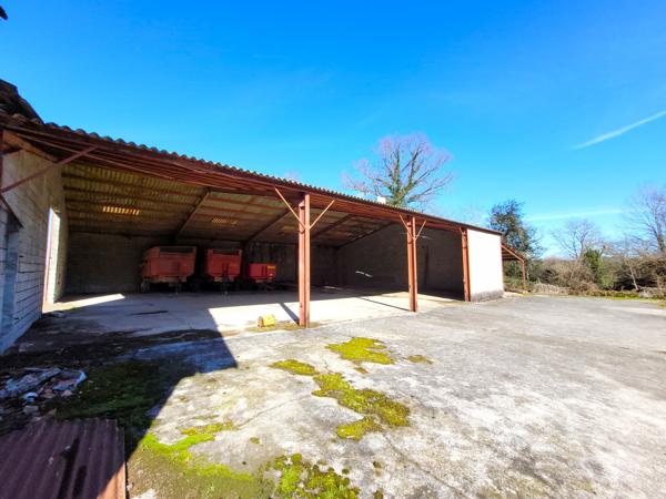 Morlaàs (64160) Ancienne ferme / Hangar / Terres agricoles - commune Ouillon