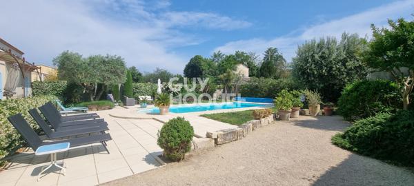 Tarascon 149 m² 3 chambres jardin Piscine