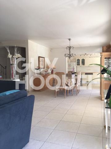 Tarascon 149 m² 3 chambres jardin Piscine