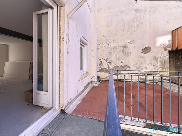 Beau potentiel : Plateau lumineux avec extérieurs et cave