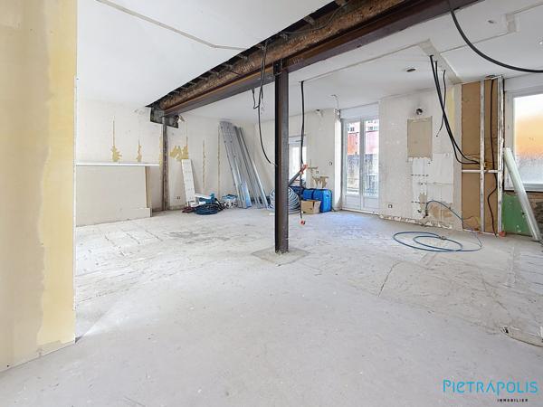 Beau potentiel : Plateau lumineux avec extérieurs et cave