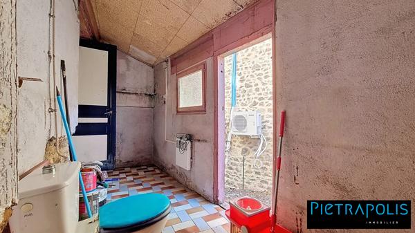Local de 100m² + 2 vitrines sur rue principale de Cublize