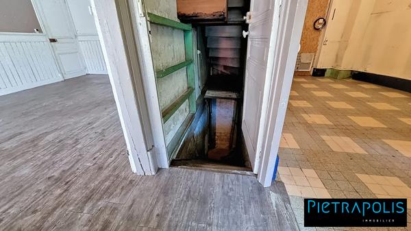 Local de 100m² + 2 vitrines sur rue principale de Cublize