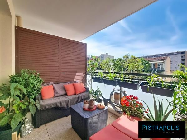 T2 46m² - étage élevé - terrasse couverte - garage en sous sol