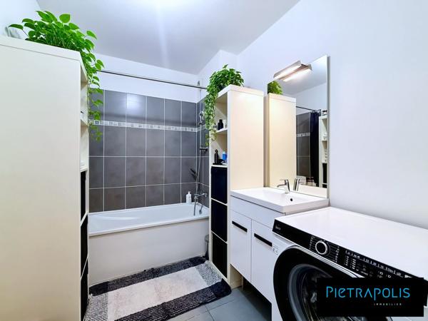 T2 46m² - étage élevé - terrasse couverte - garage en sous sol