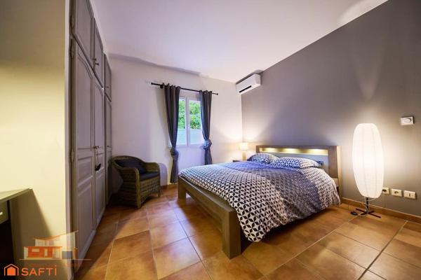 Maison de plain pied avec piscine