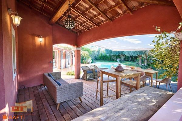 Maison de plain pied avec piscine