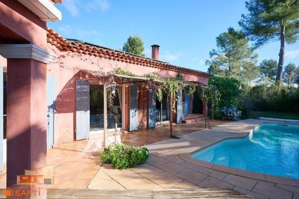 Maison de plain pied avec piscine