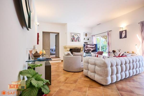 Maison de plain pied avec piscine