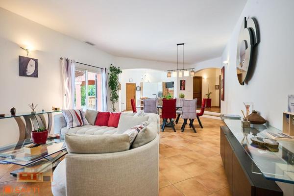 Maison de plain pied avec piscine