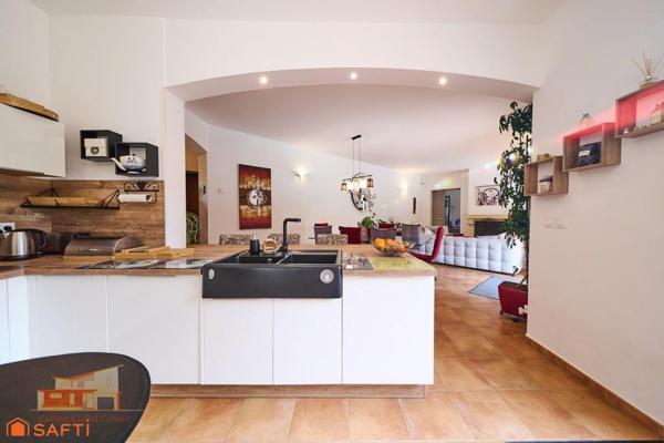 Maison de plain pied avec piscine