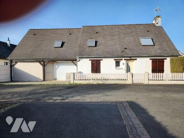  La Flèche, pavillon de 4 chambres

-Salon-salle à manger avec cheminée-insert, wc, couloir, ...