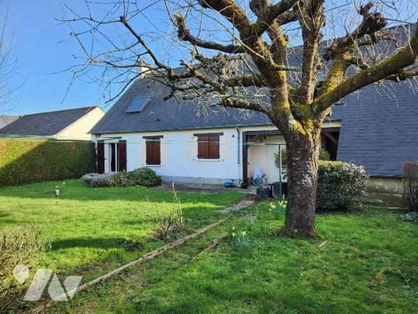  La Flèche, pavillon de 4 chambres

-Salon-salle à manger avec cheminée-insert, wc, couloir, ...