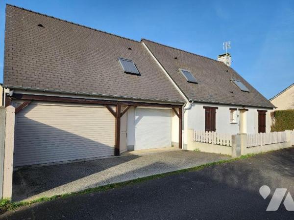  La Flèche, pavillon de 4 chambres

-Salon-salle à manger avec cheminée-insert, wc, couloir, ...