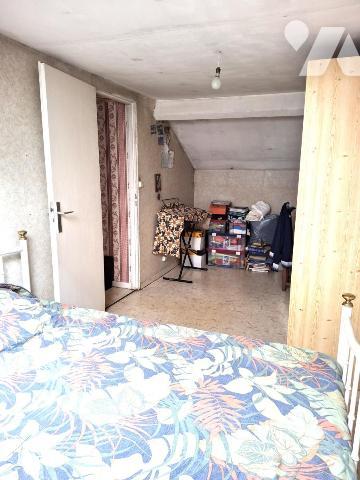 LILLE limite WATTIGNIES, prox CHRU, Maison de 1988 de 144m² hab (4 CH +1 STUDIO)  JARDIN  et GARAGE 