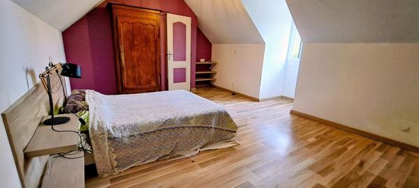 Propriété 4 chambres possibilité 5 avec piscine chauffée et espace patio.