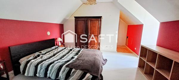 Propriété 4 chambres possibilité 5 avec piscine chauffée et espace patio.