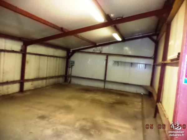 Bâtiment d'environ 400m² avec bureau