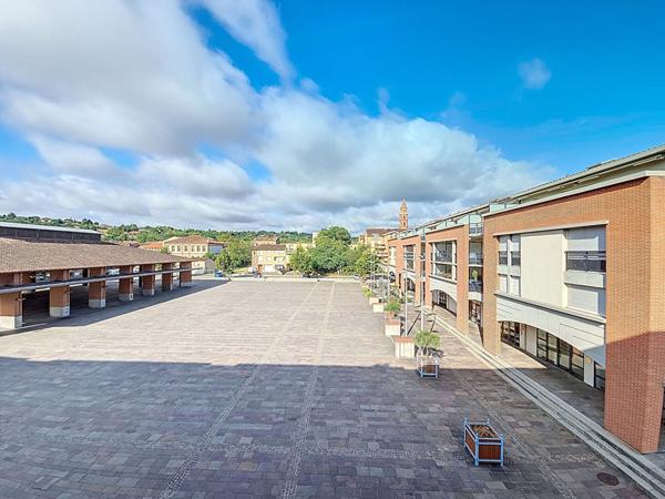 Bel appartement 3 pièces de 65m² situé au 2ème étage avec ascenseur d'une résidence sécurisée idéalement située au centre-ville de Castanet-Tolosan