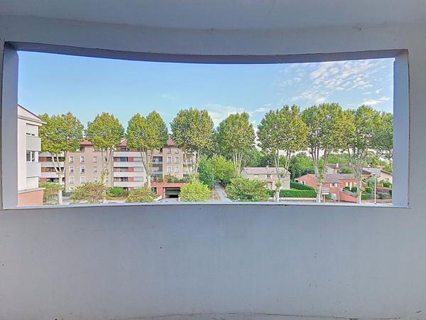 Bel appartement 3 pièces de 65m² situé au 2ème étage avec ascenseur d'une résidence sécurisée idéalement située au centre-ville de Castanet-Tolosan