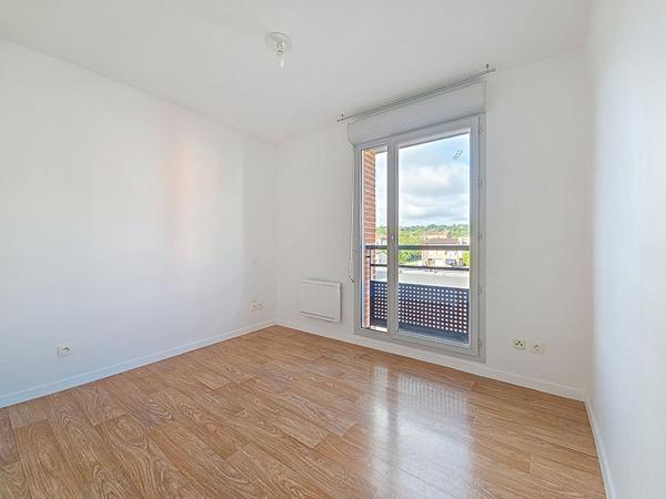 Bel appartement 3 pièces de 65m² situé au 2ème étage avec ascenseur d'une résidence sécurisée idéalement située au centre-ville de Castanet-Tolosan