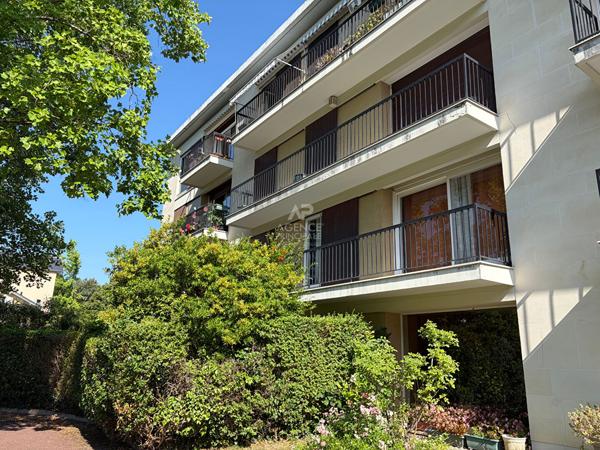 Appartement Saint Germain En Laye 5 pièce(s) 103.08 m2 665 000 € **  - Référence  18559