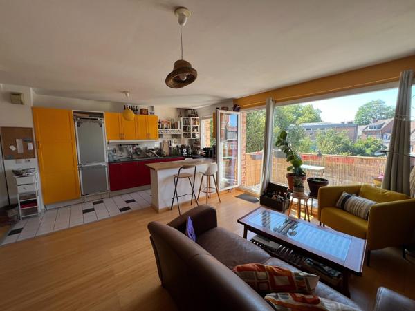 Bel appartement T3 de 64m² aux pieds du métro Gambetta !!